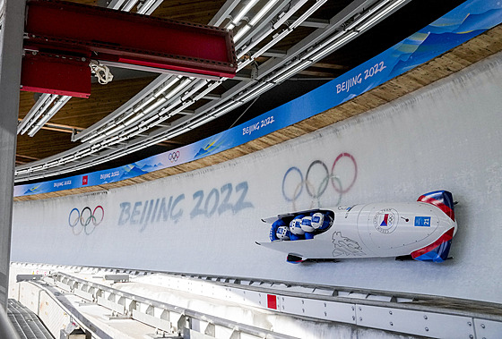 Dvo�ák�v �ty�bob na trati olympijského závodu v Pekingu.