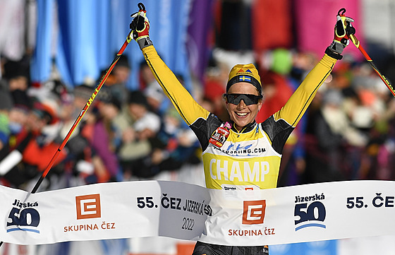 Švédská lyžařka Ida Dahlová jako vítězka Jizerské padesátky