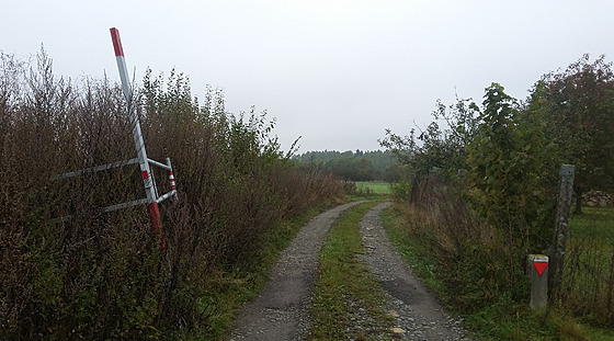 Obecní cesta kolem Sp� u� je volná, zbyla tu jediná ty�, na kterou se...