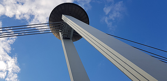 Jedna z bratislavských ikon  most SNP a vyhlídka UFO