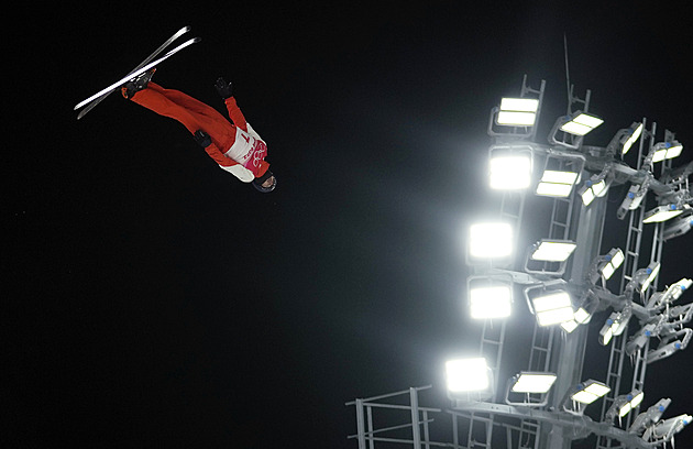 MS v akrobatických skocích ovládl Roth, mezi ženami kralovala Kchung Fan-jü