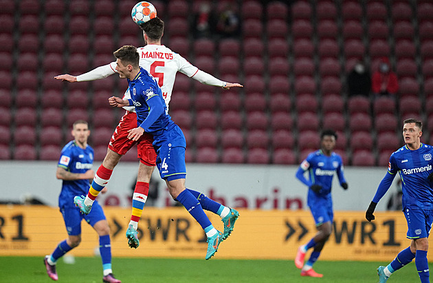 ONLINE: Leverkusen hraje předehrávku v Mohuči, vede po gólu Schicka
