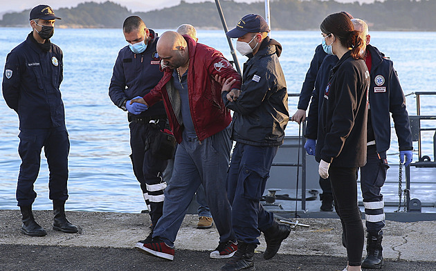 U pobřeží Korfu hořel trajekt, záchranáři evakuovali na 300 lidí