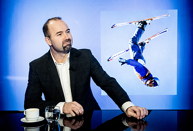 Na helmě máš nedovolené barvy, slyšel Valenta. A pak posunul lidské hranice