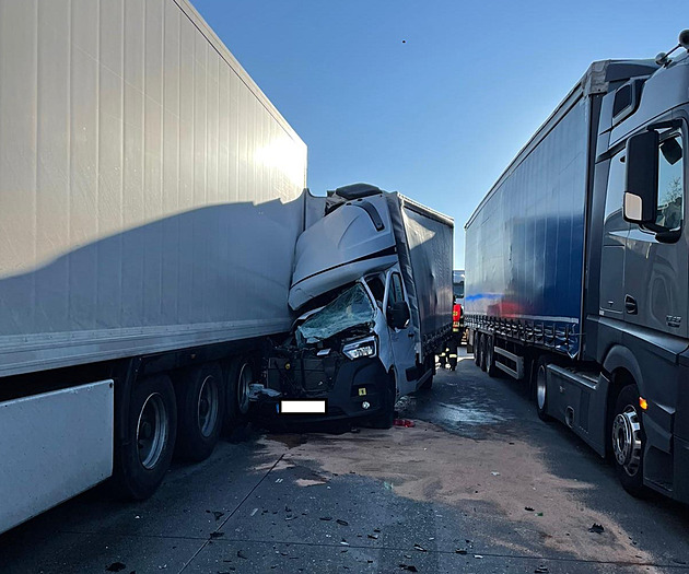 Na D1 u Brna se srazilo několik aut, nehoda komplikovala dopravu na Prahu