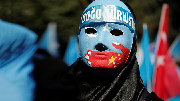 Senát by mohl vyzvat vládu k vyšetřování práv Ujgurů v Číně, rozhodl výbor
