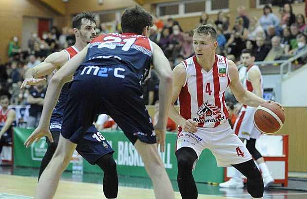 Brněnští basketbalisté výhrou nad Pardubicemi udrželi naději na druhé místo