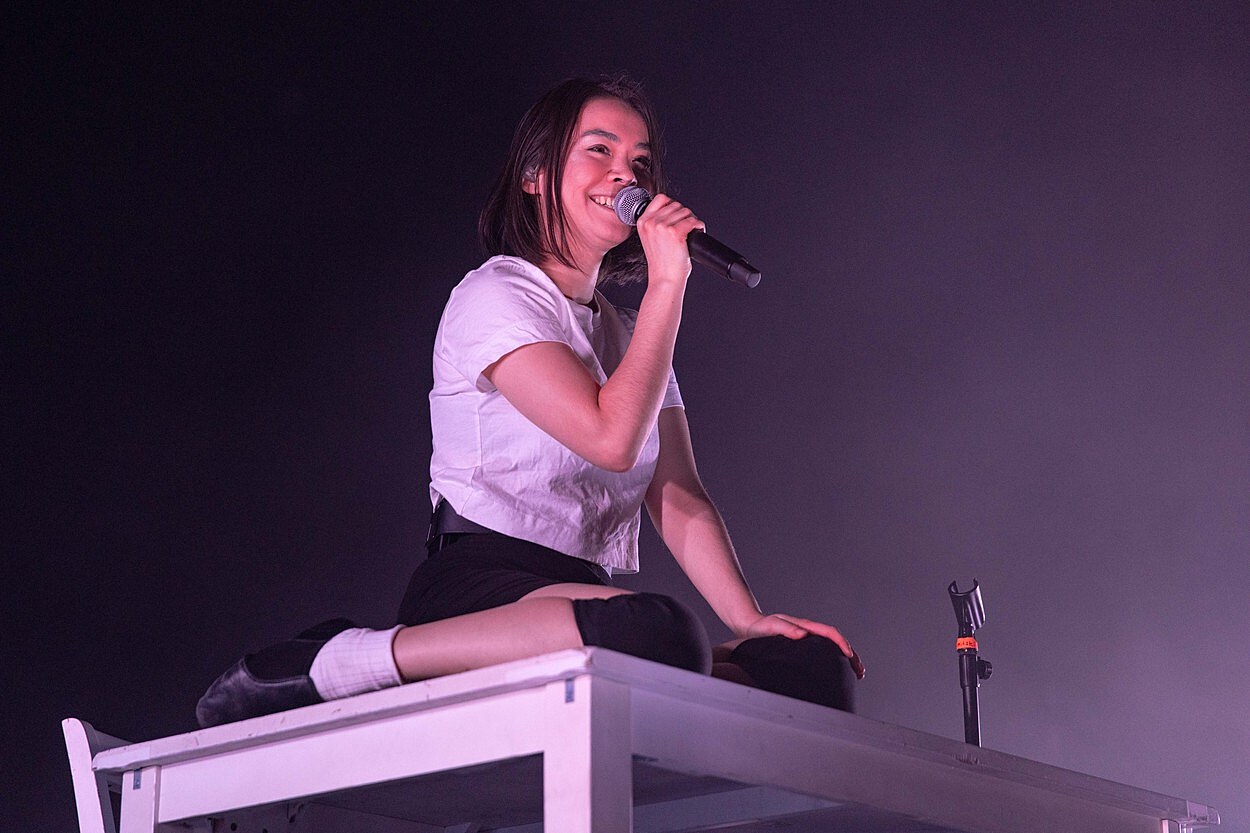 Mini Mitzik RECENZE: Zpěvačku Mitski nezajímají hity, ale rafinované písničky