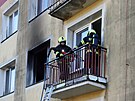 Cvičení hasičů v domě v Kamenné ulici v Chebu, který je určen k demolici. (10....