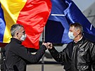 Generální tajemník NATO Jens Stoltenberg a rumunský prezident Klaus Iohannis ve...