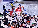 Clement Noel z Francie slaví zisk zlaté medaile ve slalomu mu. (16. února...