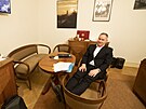 Petr Gazdík odpoívá v poslanecké kancelái. (16. února 2022)