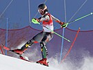 Nor Lucas Braathen bhem prvního kola olympijského slalomu.