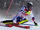 Krytof Krýzl bhem prvního kola olympijského slalomu.