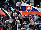 Pedseda slovenské opoziní strany Smr-SD Robert Fico se zúastnil demonstrace...
