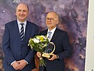 V�t�z jiho�esk�ho Podnikatele roku Ji�� K�s a vlevo n�m�stek hejtmana Tom�...