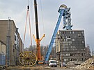Pracovn�ci st�tn�ho podniku Diamo demontuj� d�ln� v� Dolu Sta��� III u...