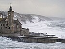 Boue Eunice zasáhla msto Porthcawl na jiním pobeí Walesu. (18. února 2022)