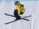 védský akrobatický lya Jesper Tjader v olympijském finále ve slopestylu.