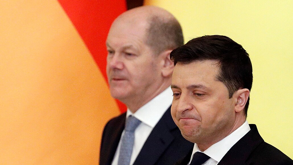 Ukrajinský prezident Volodymyr Zelenskyj a nmecký kanclé Olaf Scholz