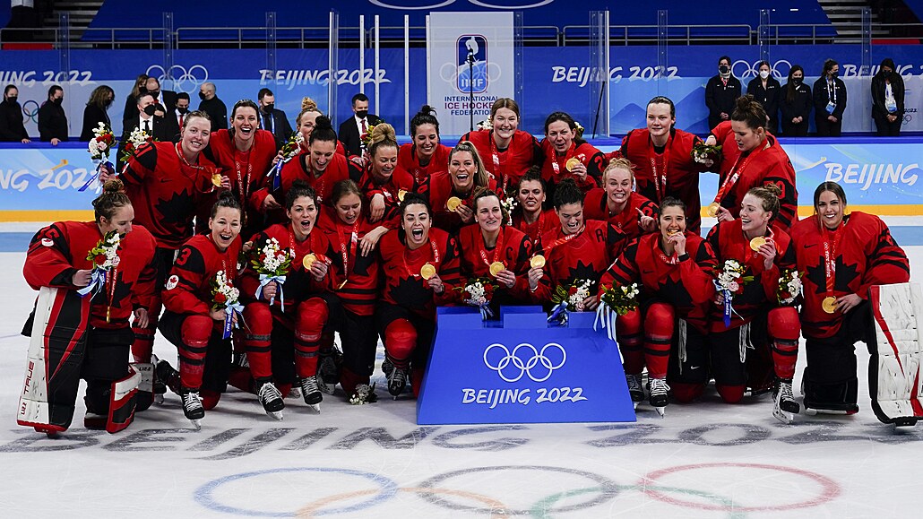 Po osmi letech se hokejistky Kanady op�t vrací na olympijský tr�n. Ve finálovém...