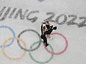 Natálie a Filip Taschlerovi b�hem volných tanc� na olympijských hrách v Pekingu.