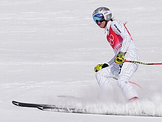 Ester Ledecká v cíli sjezdu na zimních olympijských hrách v Pekingu.