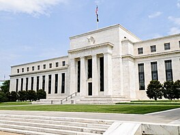 Ji�ní pr��elí budovy americké centrální banky ve Washingtonu (18. �ervna 2011)