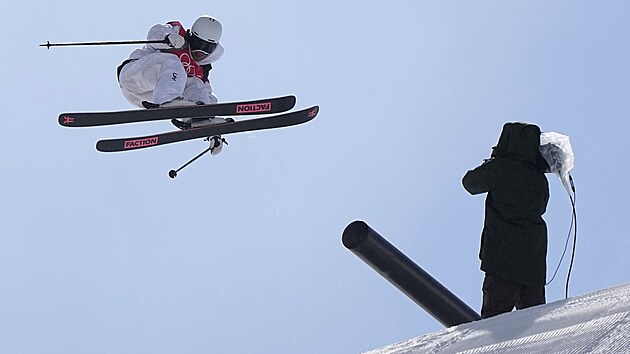 �esk� rod�k reprezentuj�c� Rakousko Mat�j �vancer v kvalifikaci olympijsk� sout�e v ly�a�sk�m slopestylu.