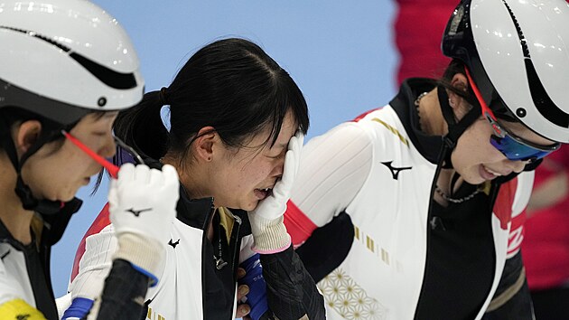 Slzy japonskch rychlobruslaek pot, co kvli pdu pily o olympijsk zlato.