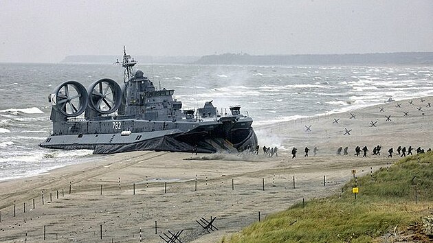 Vznášedla proti Tchaj-wanu? Čína buduje flotilu mamutích strojů