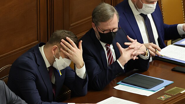 Poslanci schvlili novelu pandemickho zkona. Na snmku ministr Vt Rakuan a premir Petr Fiala. (18. nora 2022)
