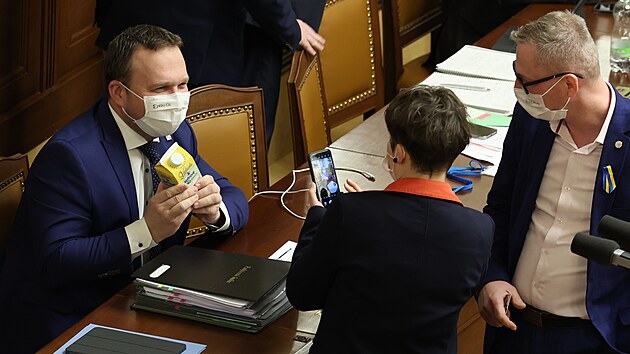 Sn�movna p�ehlasovala sen�tn� veto a schv�lila novelu pandemick�ho z�kona. Na sn�mku ministr Marian Jure�ka.(18. �nora 2022)