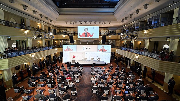 Sttnci a pedstavitel mezinrodnch organizac debatuj na Mnichovsk bezpenostn konferenci o Ukrajin, Rusku a NATO. (19. nora 2022)