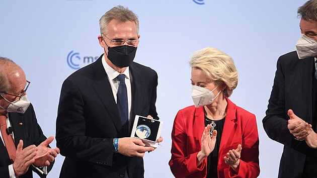 f NATO Jens Stoltenberg na Mnichovsk bzpenostn konferenci (19. nora 2022)