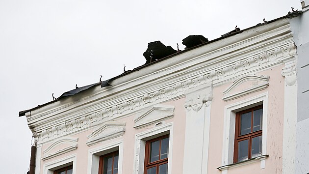 Siln vtr strhnul dnes rno stechu na jedn z budov Muzea Vysoiny na Masarykov nmst v Jihlav. koda byla pedbn vyslena na 2 - 3 miliony korun.