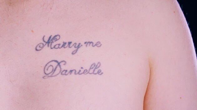 Ne, odpovdla na dost o ruku Danielle. A tetovn se stalo pohromou.