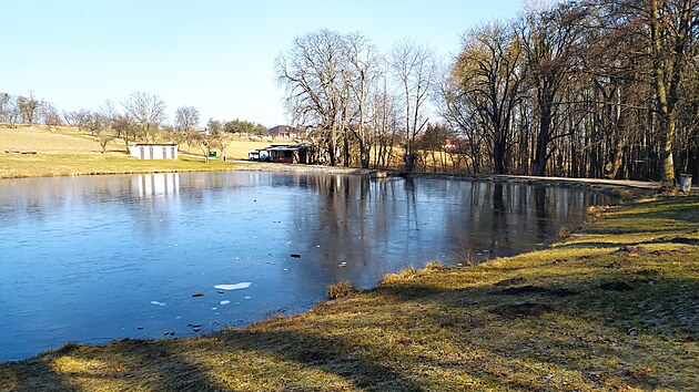 Rybn�k slou�� k rekreaci. Vlastn� ho st�t, obec �erot�n jej m� v pron�jmu. 