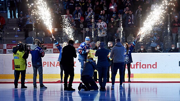 Hokejov extraliga, 44. kolo, Kladno - Kometa Brno. Oslava 50. narozenin Jaromra Jgra.