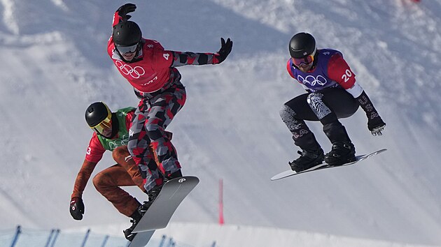 Olympijským šampionem ve snowboardcrossu je rakouský vicemistr světa a celkový vítěz posledních tří ročníků Světového poháru Alessandro Hämmerle. Ve finiši předčil Kanaďana Eliota Grondina, což musela potvrdit až cílová fotografie. (10. února 2022)