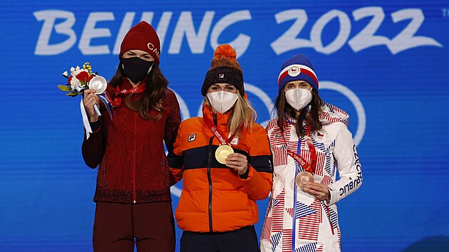 Rychlobruslaka Martina Sblkov pevzala bronzovou medaili za svj vkon na ptikilometrov trati na ZOH v Pekingu 2022. (11. nora 2022)