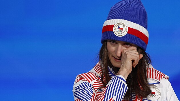 Rychlobruslařka Martina Sáblíková převzala bronzovou medaili za svůj výkon na pětikilometrové trati na ZOH v Pekingu 2022. (11. února 2022)