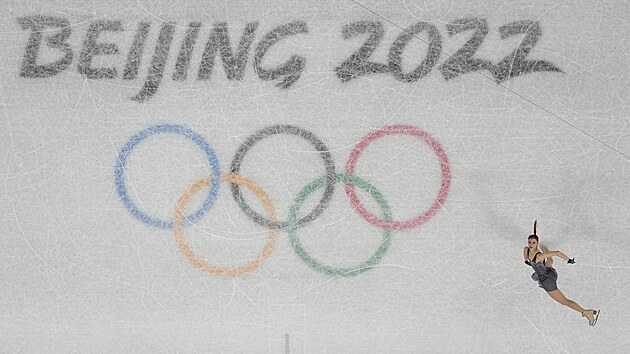 Eliška Březinová z České republiky soutěží v krátkém programu žen během krasobruslení na Zimních olympijských hrách 2022 v Pekingu. (15. února 2022)