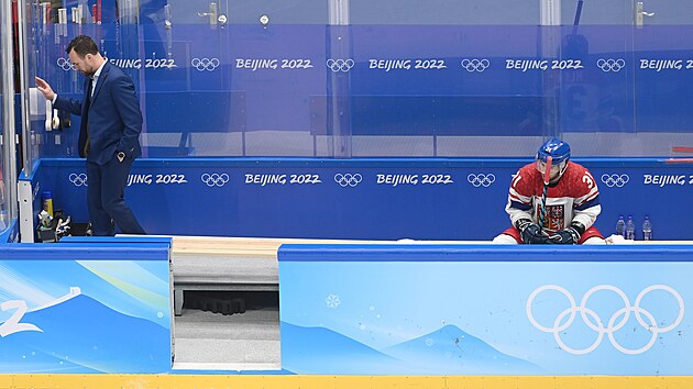 Olympijsk turnaj mu v lednm hokeji. esk hokejov trenr Filip Pen na ZOH v Pekingu 2022.