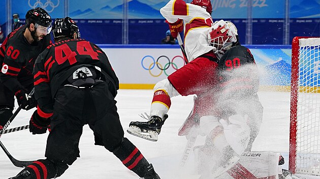 Olympijsk turnaj v lednm hokeji. Kanada - na. Kanadsk brank Matt Tomkins v akci. (15. nora 2022)