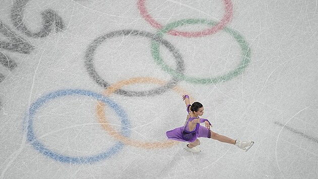 Kamila Valijevov z Ruska sout v krtkm programu en bhem krasobruslen na ZOH 2022 v Pekingu. (15. nora 2022)