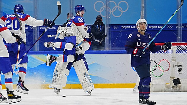 Olympijský turnaj v ledním hokeji. Čtvrtfinále USA - Slovensko. Rybár vychytal pátý nájezd Mieleho.(16. února 2022)