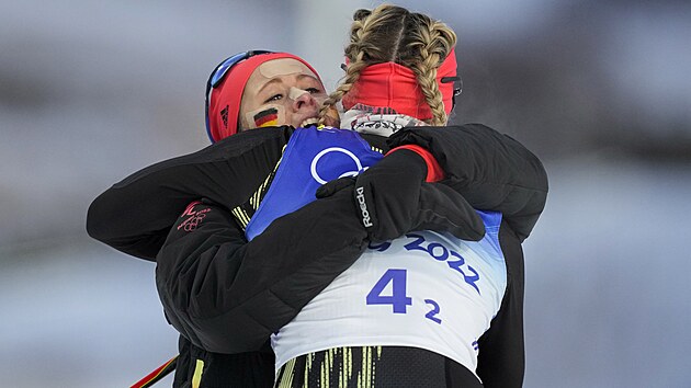 Nmky Katharina Hennigov a Victoria Carlov jsou pekvapiv olympijskmi...