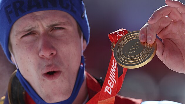 Francie slav olympijsk slalom. Zlato zskal Francouz Clement Nol. (16. nora 2022)