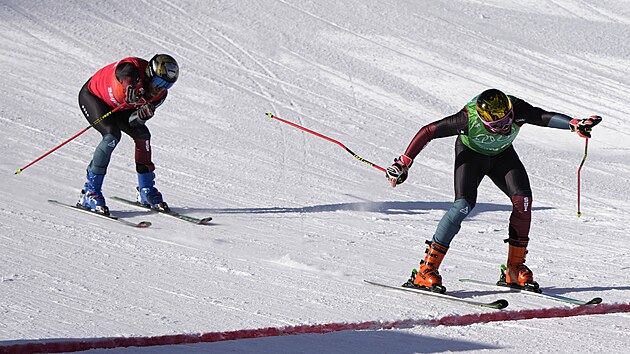 vcar Ryan Regez slav olympijsk vtzstv ve skikrosu na ZOH v Pekingu 2022. (18. nora 2022)